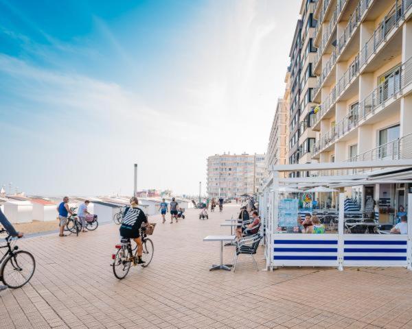 2 Slaapkamer Appartement Op De Zeedijk Van Oostende. エクステリア 写真