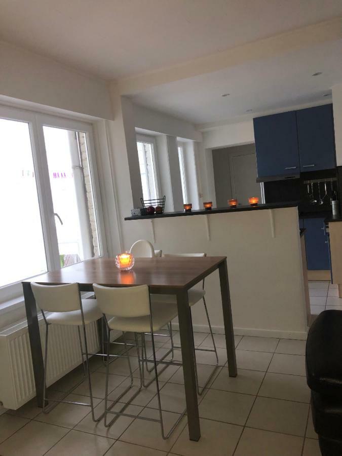 2 Slaapkamer Appartement Op De Zeedijk Van Oostende. エクステリア 写真